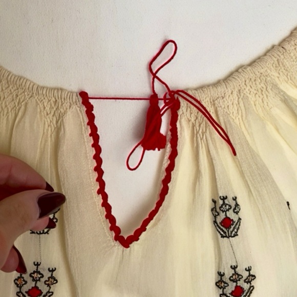 Linen Vintage Eastern European Folk Blouse in Creamer - Picture 4 of 10